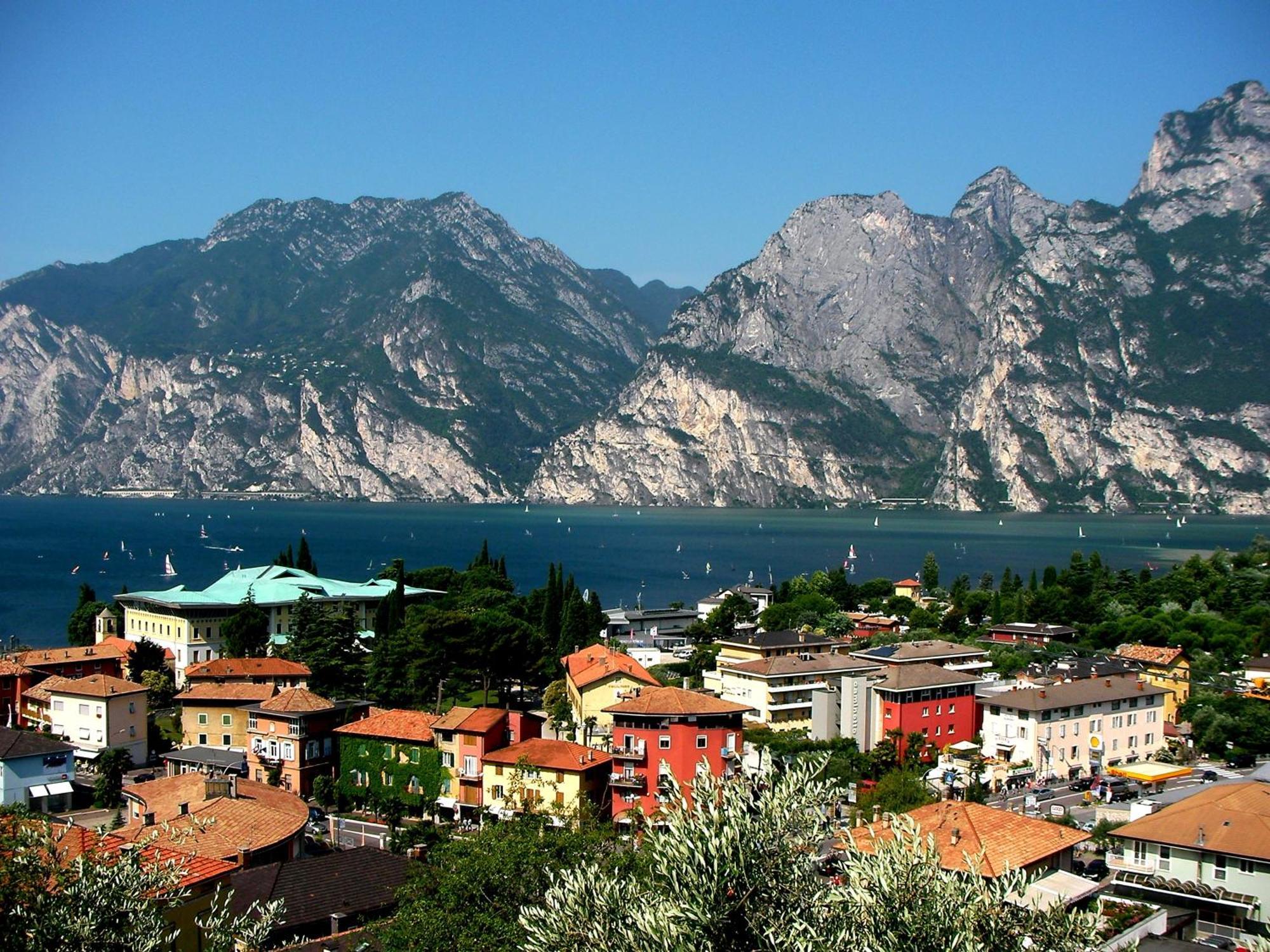 Club Hotel E Residence La Vela Torbole Sul Garda Exterior photo