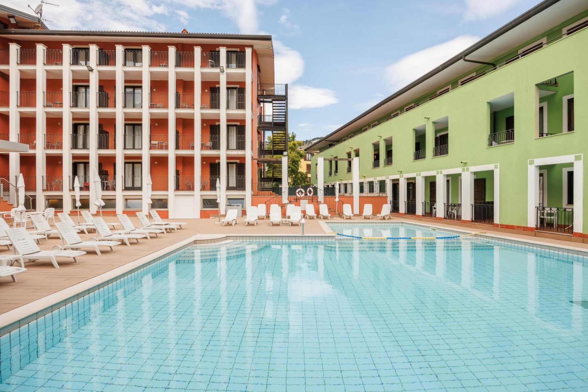 Club Hotel E Residence La Vela Torbole Sul Garda Exterior photo