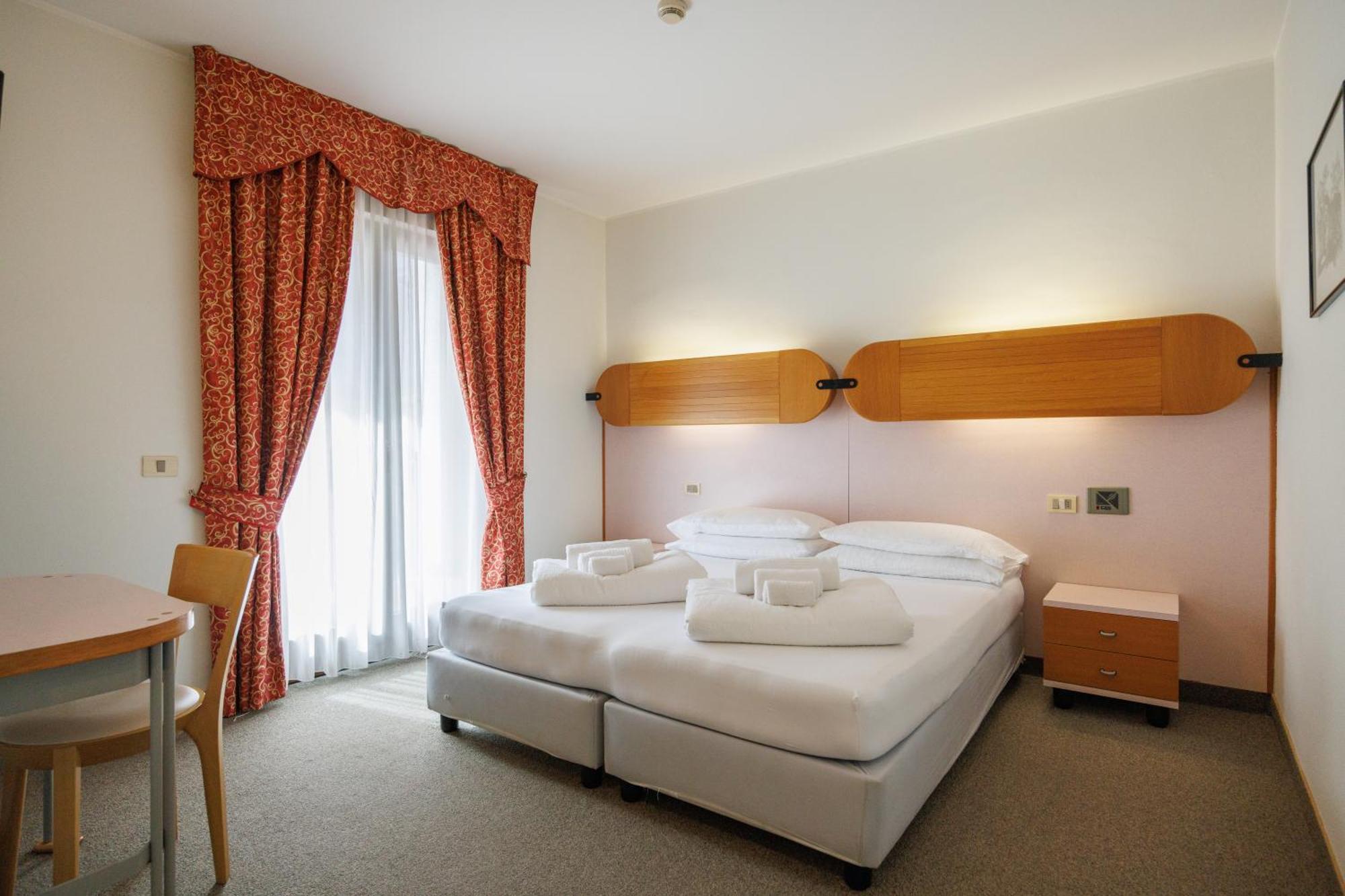 Club Hotel E Residence La Vela Torbole Sul Garda Exterior photo