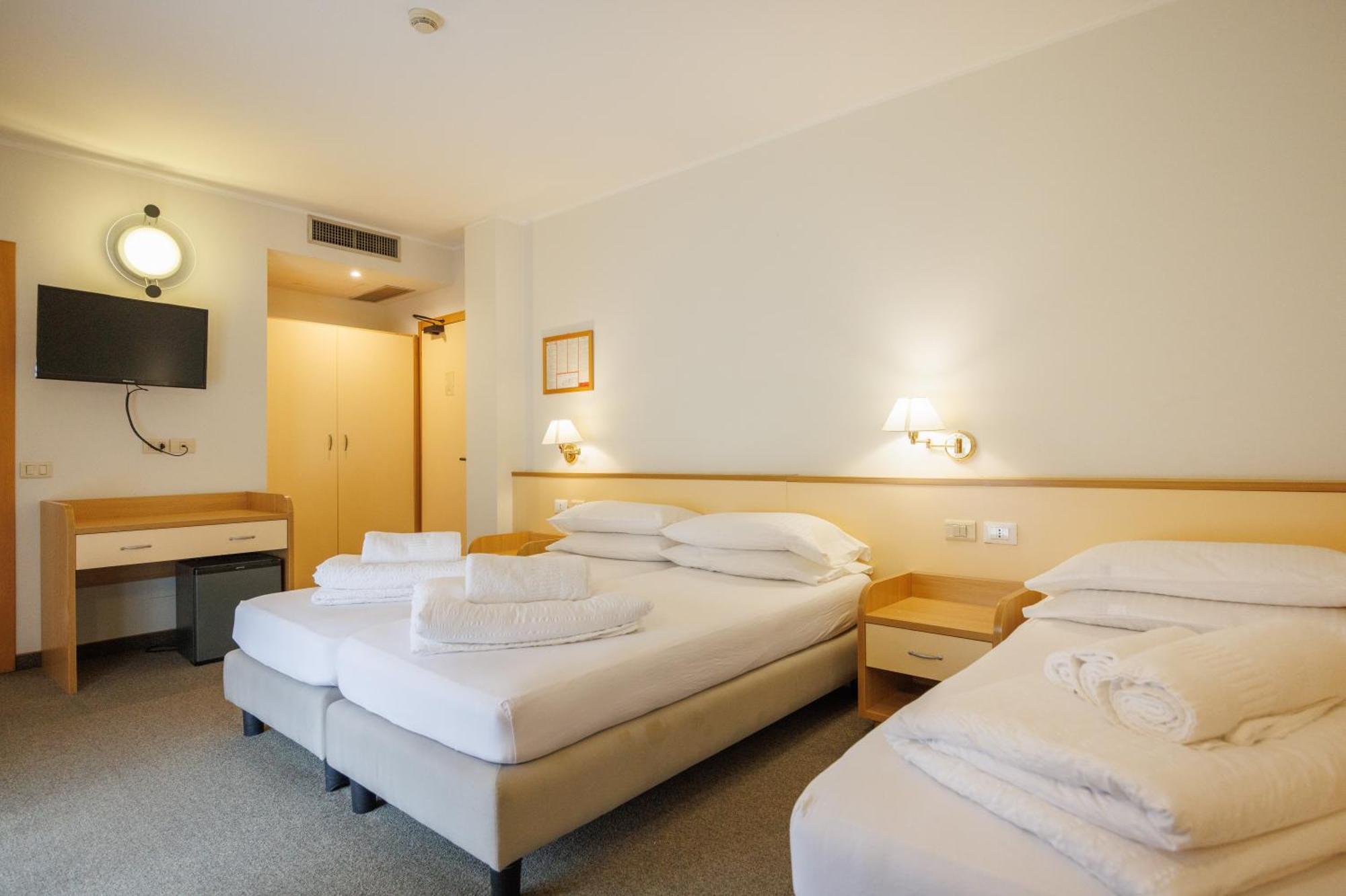 Club Hotel E Residence La Vela Torbole Sul Garda Exterior photo