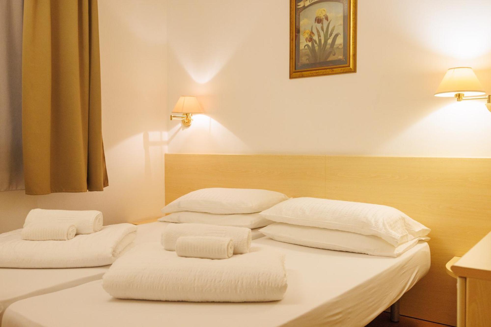 Club Hotel E Residence La Vela Torbole Sul Garda Exterior photo