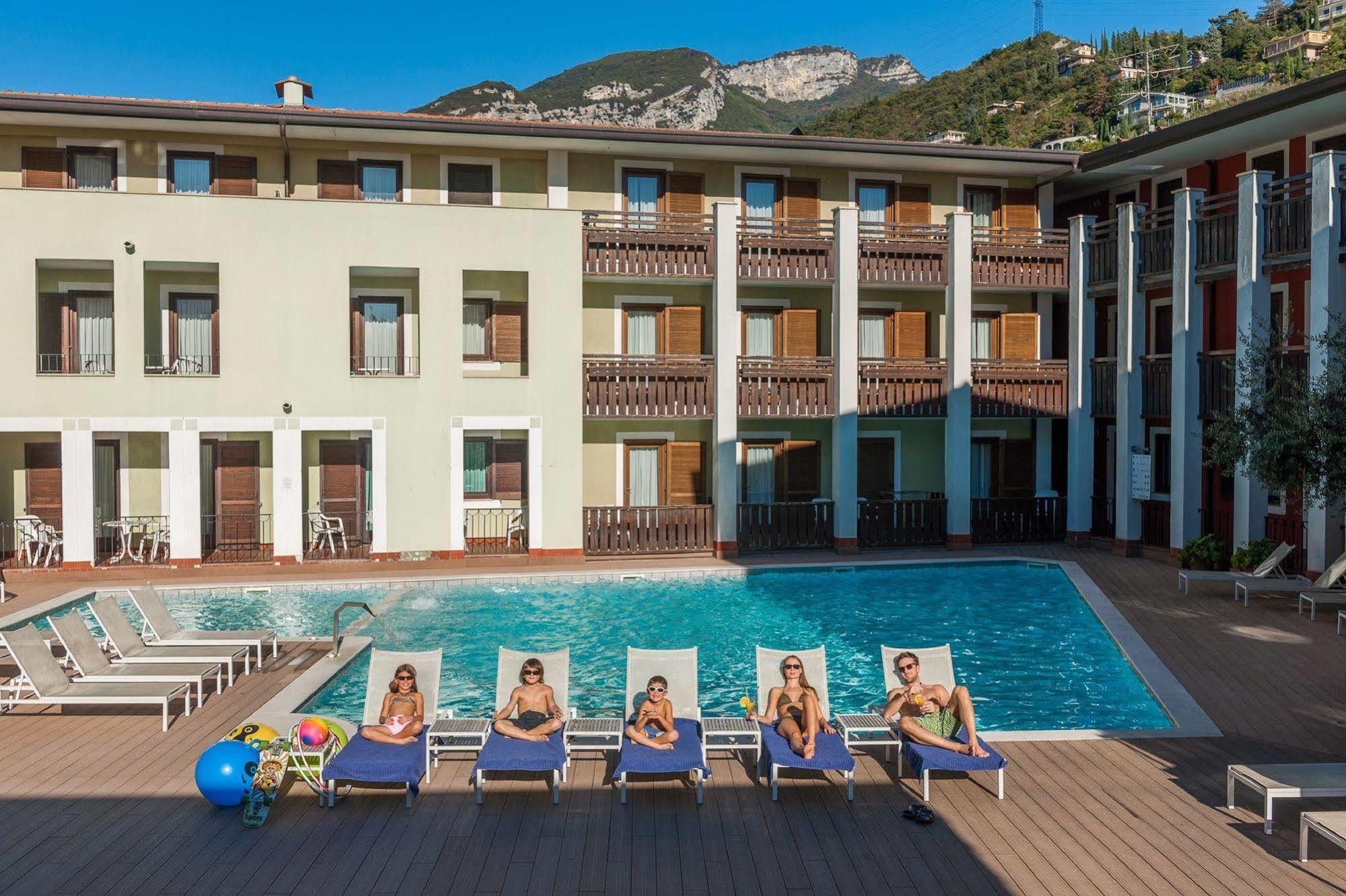 Club Hotel E Residence La Vela Torbole Sul Garda Exterior photo