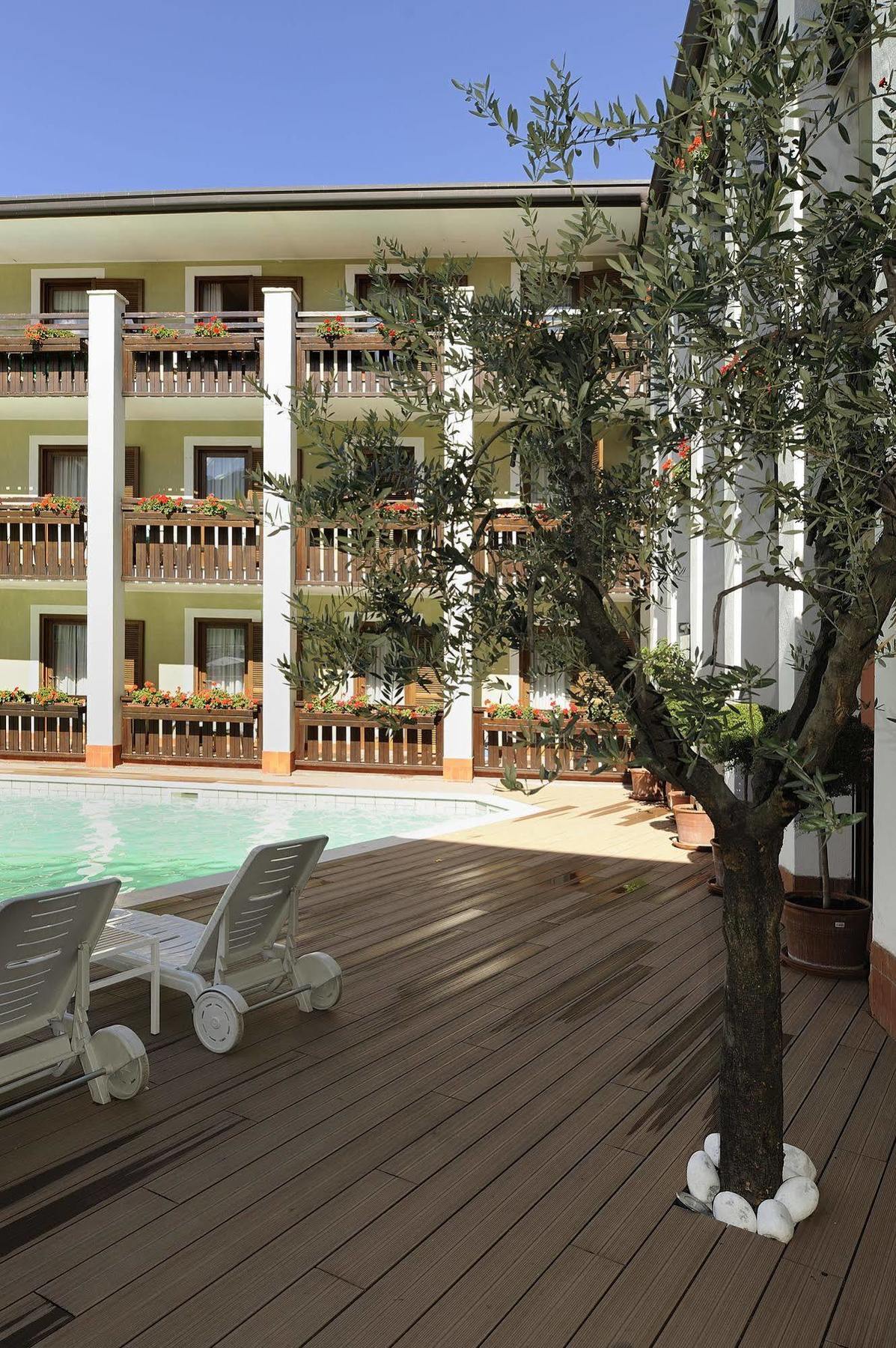 Club Hotel E Residence La Vela Torbole Sul Garda Exterior photo